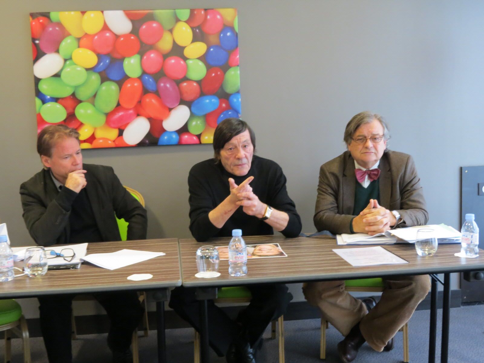 Maître Llorente, du barreau de Paris, Roland Agret, président d'Action justice, et Maître Alain Guignard, du barreau de Chalon, lors d'une conférence de presse à Chalon-sur-Saône en décembre 2012. Photo d'archives JSL